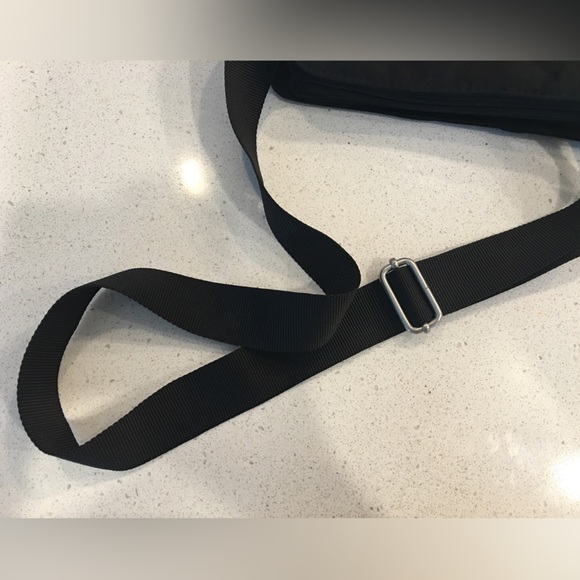 Baggallini black shoulder purse - EUC - Picture 7 of 12